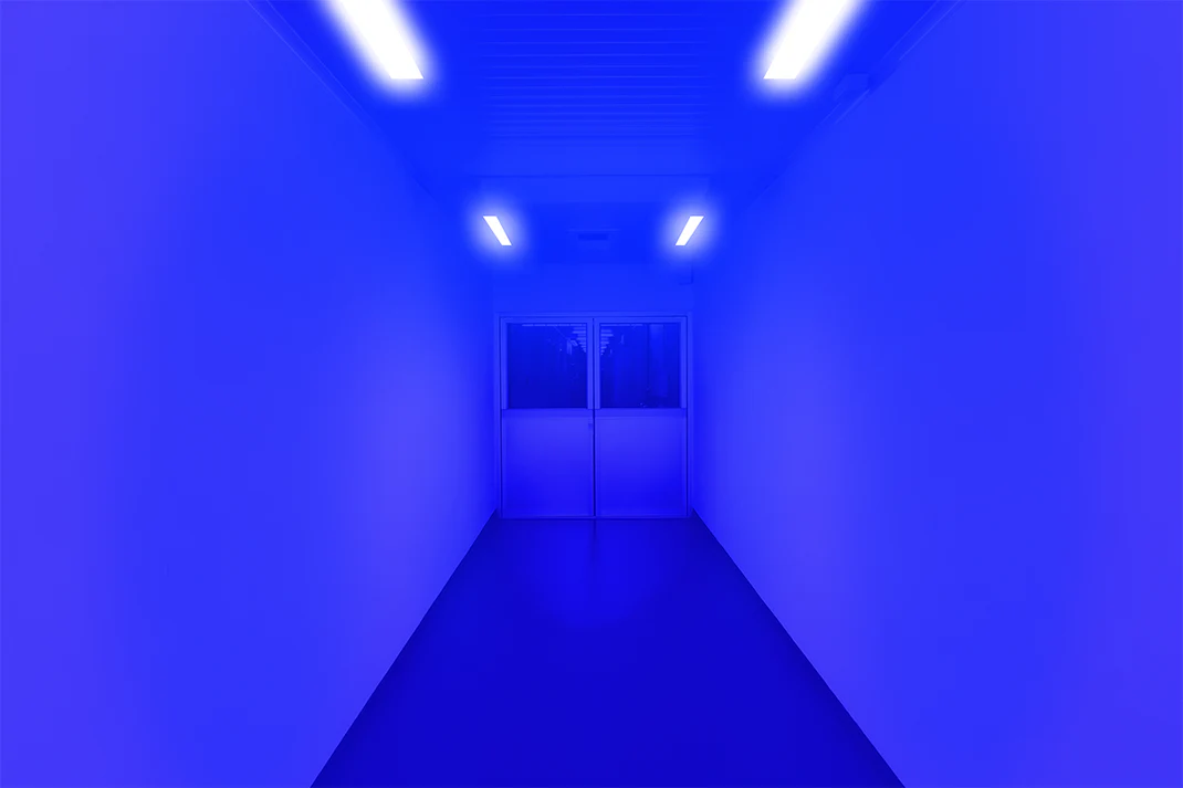 Cleanroom material airlock with blue light